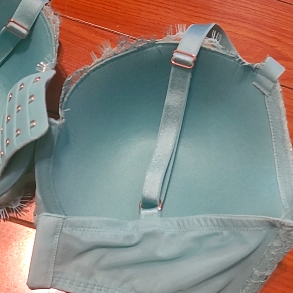 NWOT VS "Lightly Lined Lace Demi Bra" in "Sea Glass Green", size 36DD(E). - Picture 9 of 9